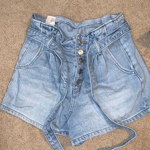 American Eagle mom short